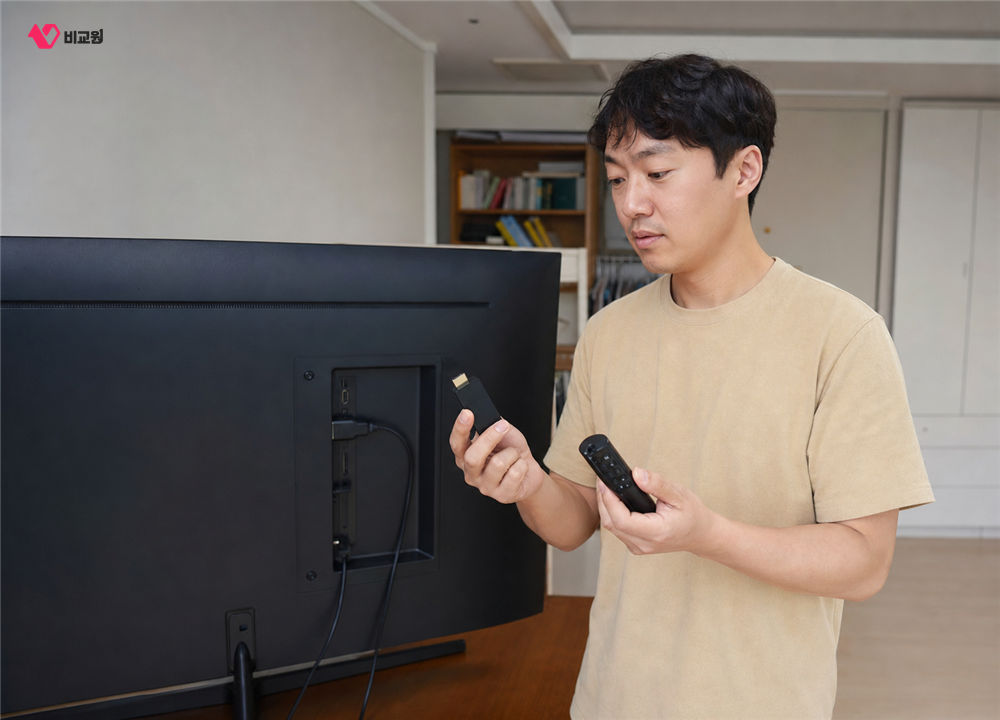 리모컨 유무로 크롬캐스트 기기 종류를 확인하는 모습