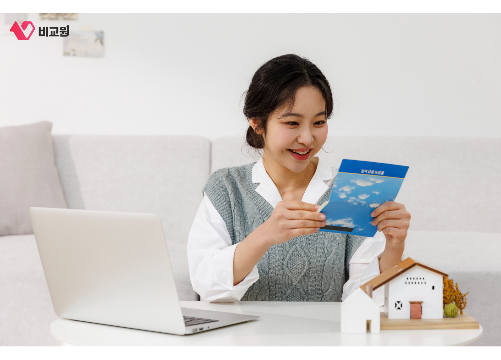 ISA 계좌와 금융상품으로 자산관리를 준비하는 여성