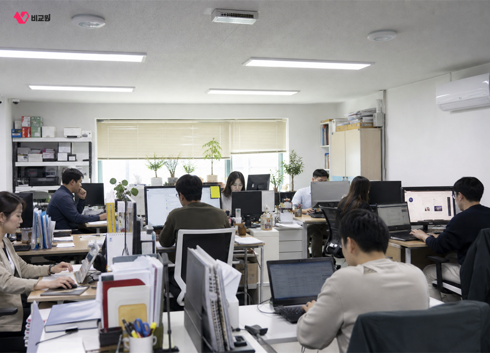여러 직원과 업무 기기가 기업용 인터넷에 동시 접속한 사무실