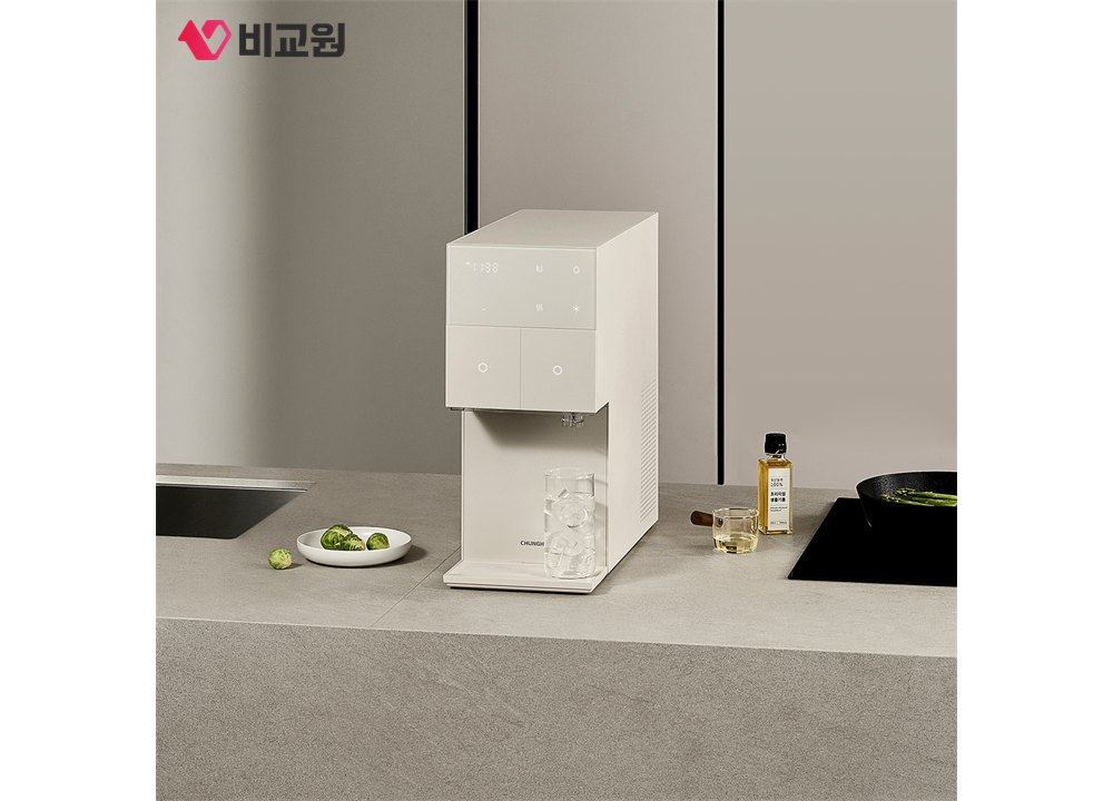 주방 상판에 설치된 The M 얼음정수기 측면 모습
